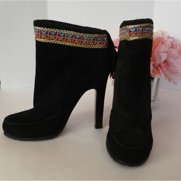 Donald J. Pliner Shoes - FABULOUS Donald Pliner Suede Boots. Like New Sexy Fringe Beautiful Trim. Size 8M